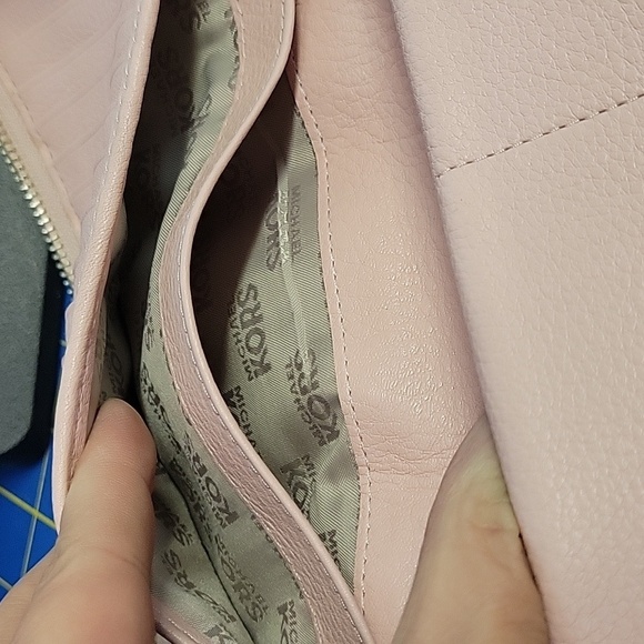 Michael Kors Pink Clutch Wristlet with Metallic Logo 13x4x1 Preloved - Picture 11 of 12